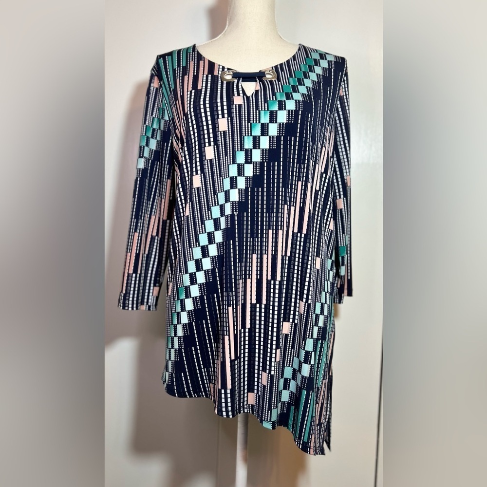 JM Collection Navy Pink Green Geometric Blouse Size Large Asymmetric Hem Top - Picture 8 of 9